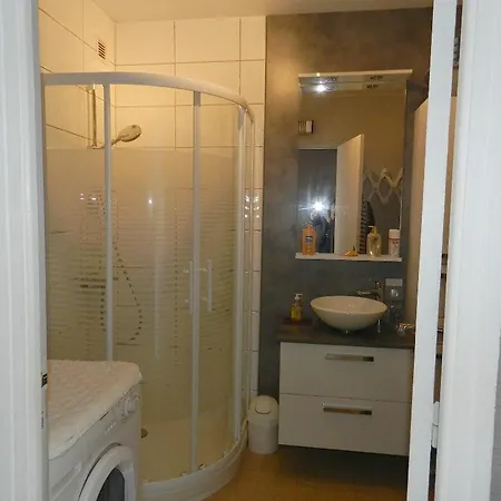Le Lavandou, 2 Pieces, 4 Personnes - Fr-1-251-616 Apartment